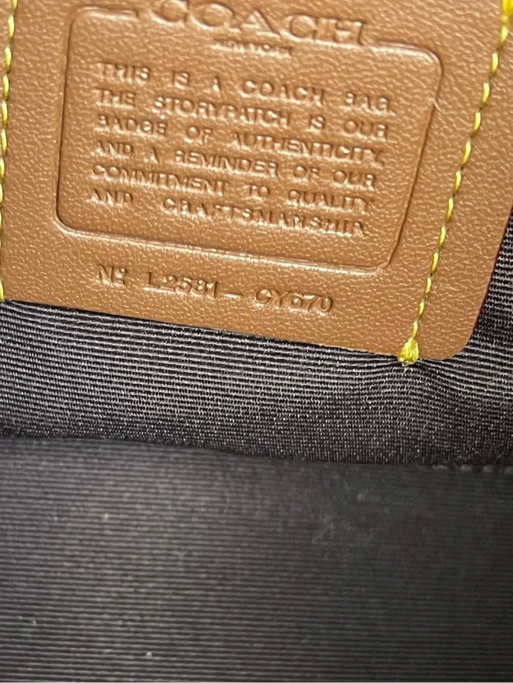 Coach Small Maggie Bag In Signature Leather